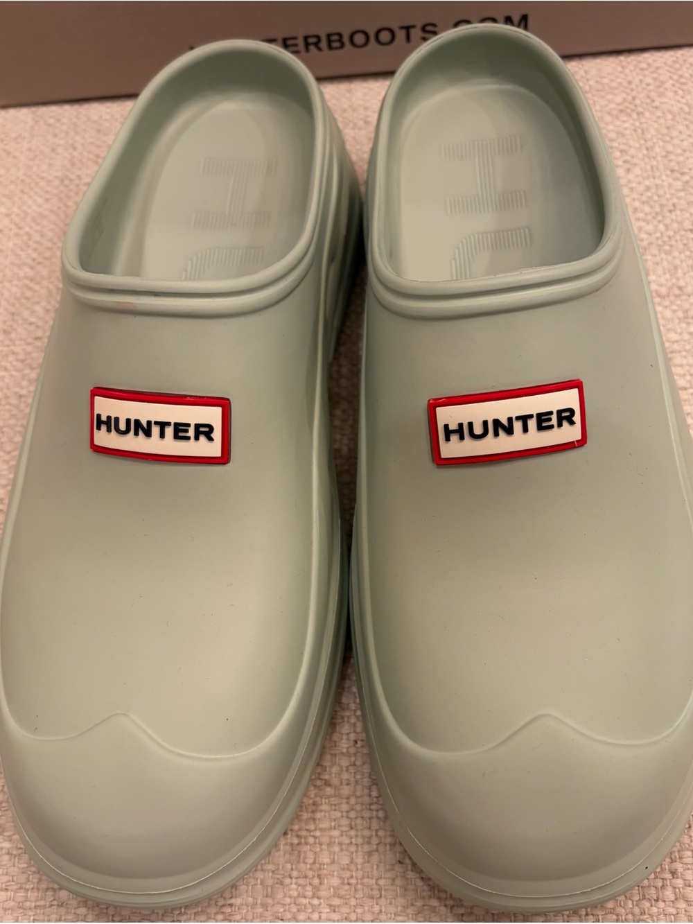 Hunter Slip-On Elana Clogs in light green with Red Logo/new without tags/sz 9 - Picture 2 of 14